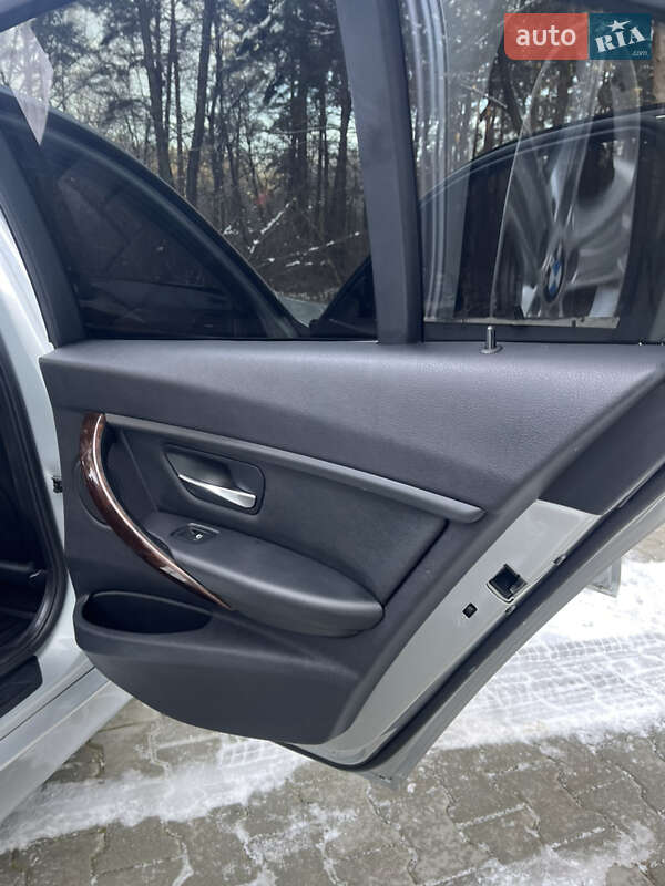 Седан BMW 3 Series 2013 в Новояворівську