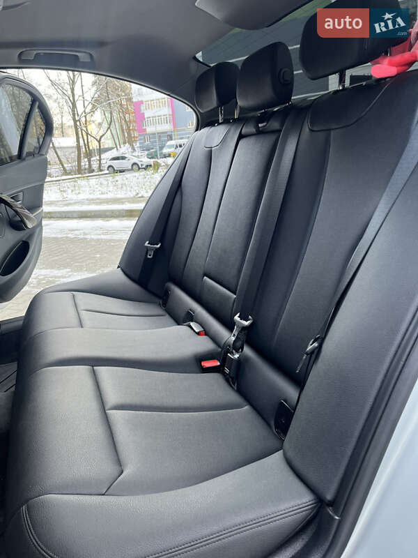 Седан BMW 3 Series 2013 в Новояворівську