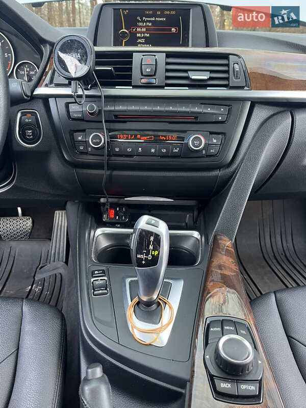 Седан BMW 3 Series 2013 в Новояворівську