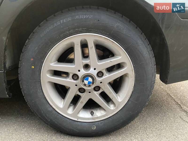 Седан BMW 3 Series 2003 в Коцюбинском