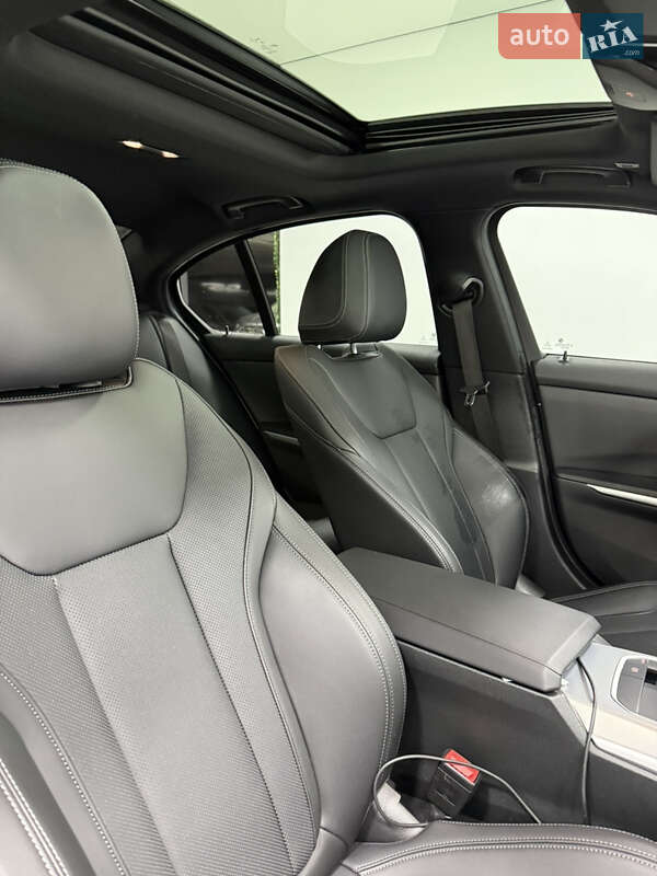 Седан BMW 3 Series 2022 в Одессе