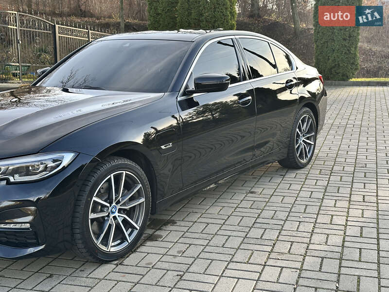 Седан BMW 3 Series 2022 в Києві