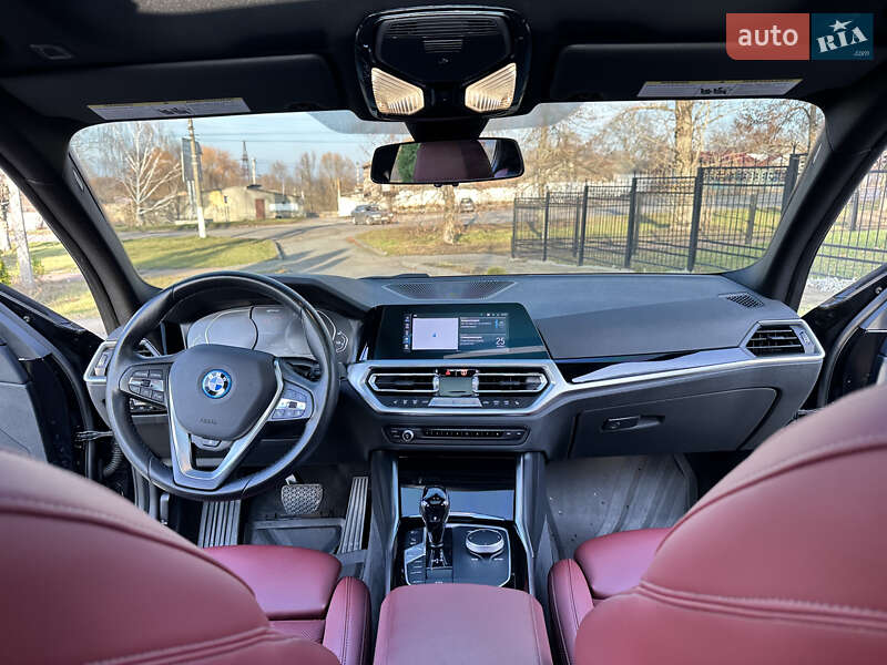 Седан BMW 3 Series 2022 в Києві