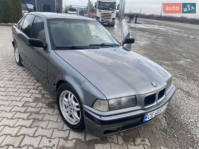Седан BMW 3 Series 1993 в Хотине