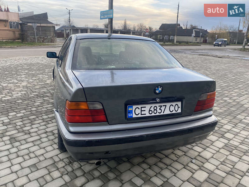 Седан BMW 3 Series 1993 в Хотине