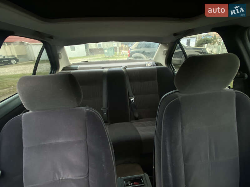 Седан BMW 3 Series 1993 в Хотине