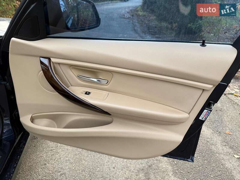 Седан BMW 3 Series 2016 в Киеве