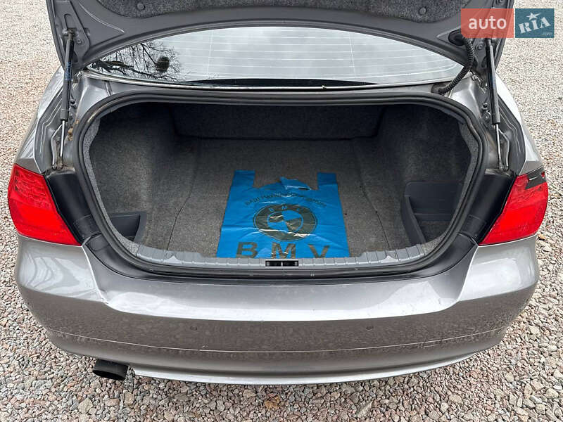 Седан BMW 3 Series 2010 в Стрые