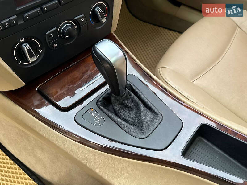 Седан BMW 3 Series 2010 в Стрые