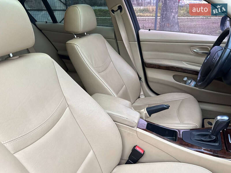 Седан BMW 3 Series 2010 в Стрые