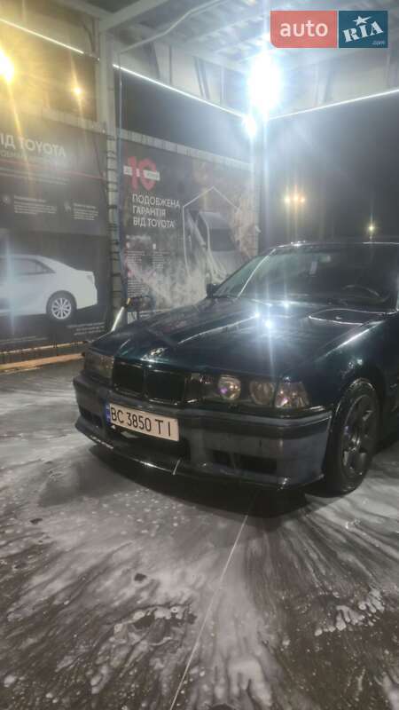 Седан BMW 3 Series 1993 в Львове