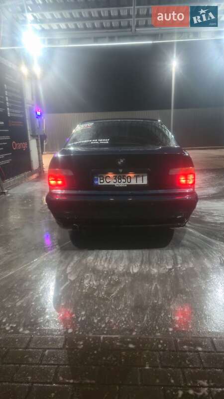 Седан BMW 3 Series 1993 в Львове