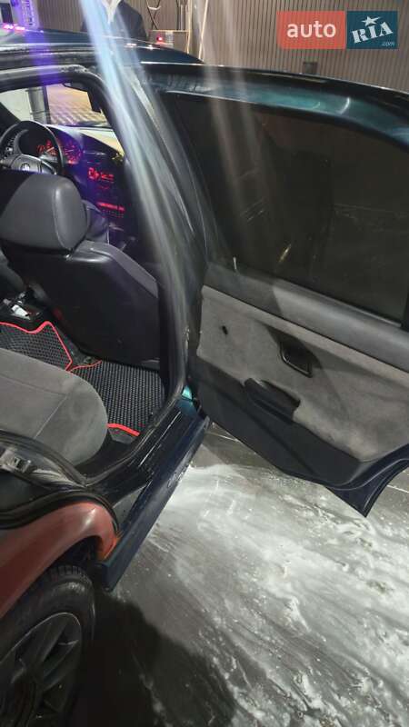 Седан BMW 3 Series 1993 в Львове