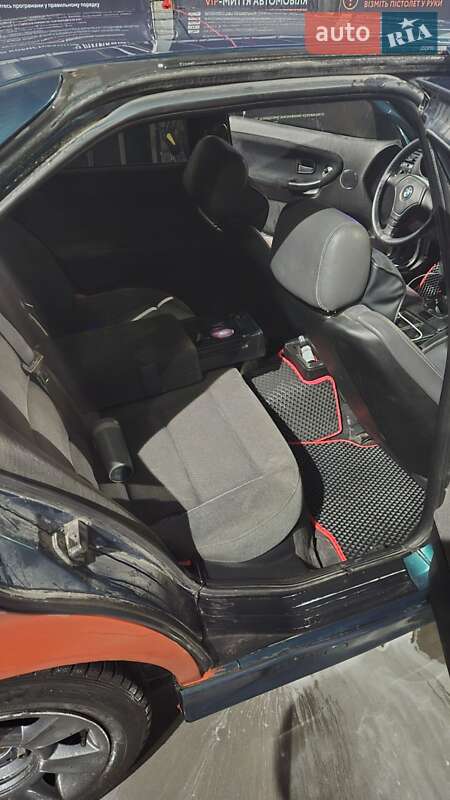 Седан BMW 3 Series 1993 в Львове