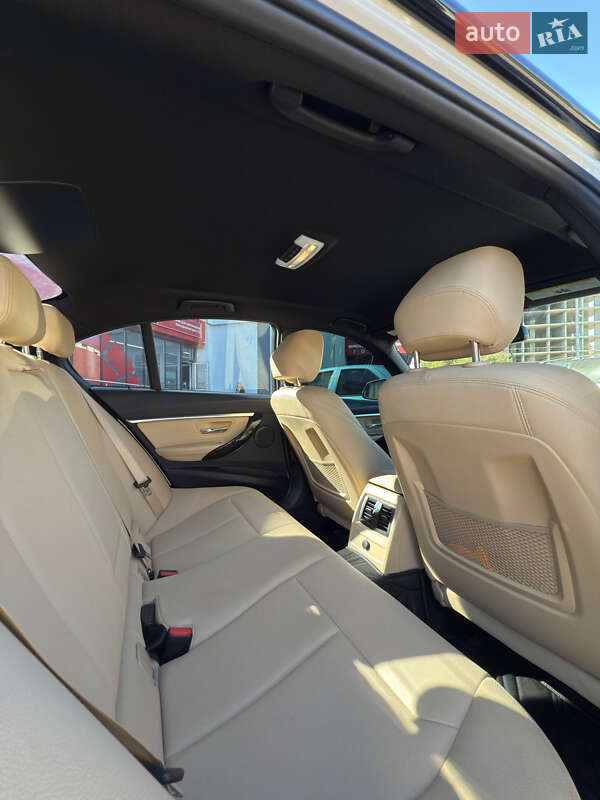 Седан BMW 3 Series 2018 в Черновцах