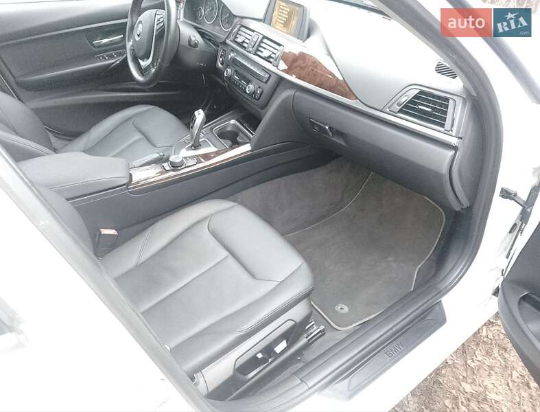 Седан BMW 3 Series 2015 в Киеве