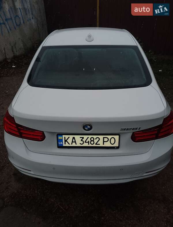 Седан BMW 3 Series 2015 в Киеве