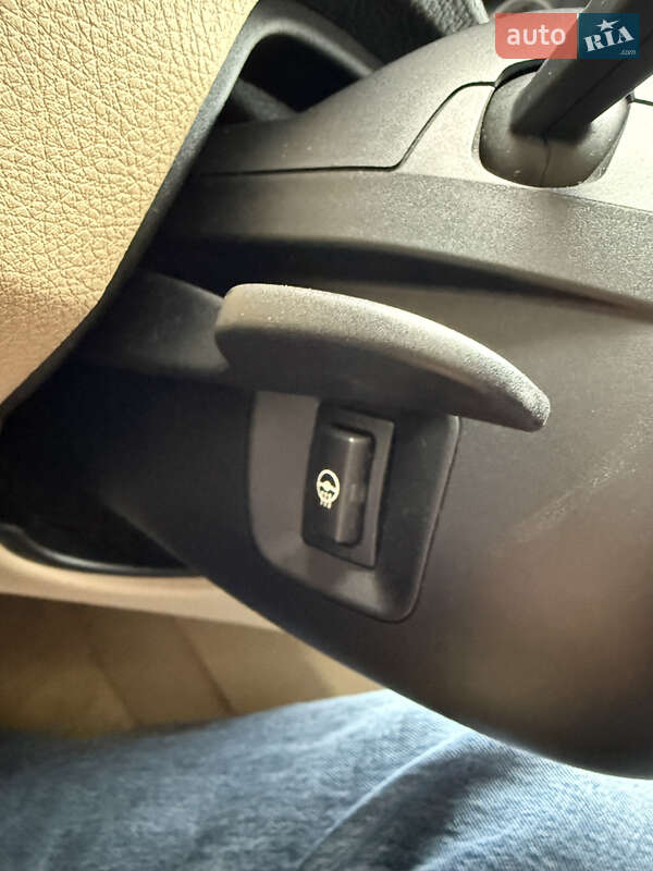 Седан BMW 3 Series 2013 в Киеве