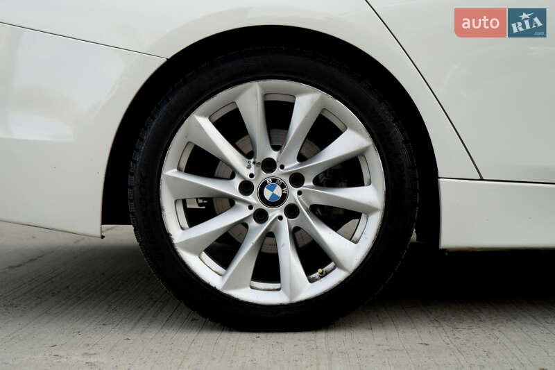 Седан BMW 3 Series 2018 в Киеве