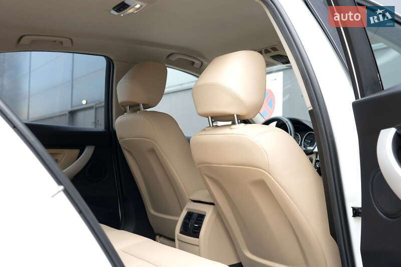 Седан BMW 3 Series 2018 в Киеве