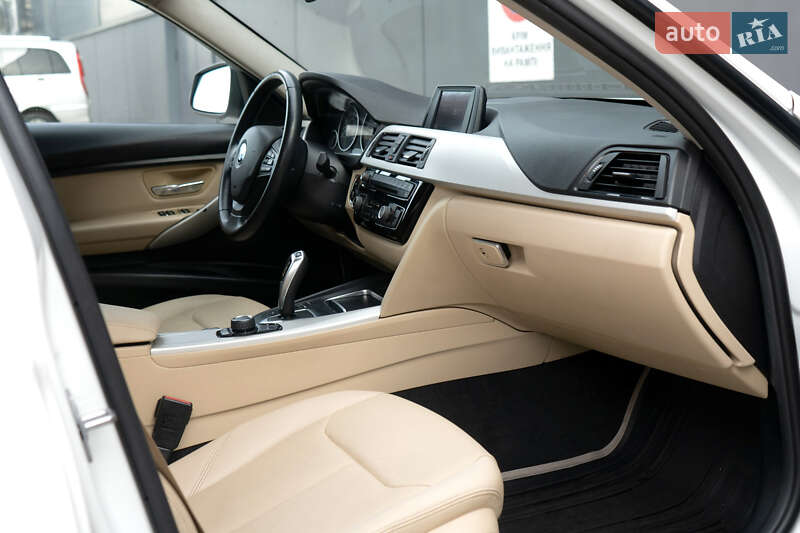 Седан BMW 3 Series 2018 в Киеве
