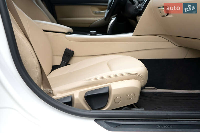 Седан BMW 3 Series 2018 в Киеве