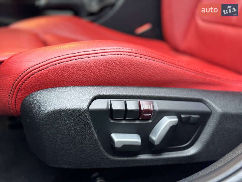 Седан BMW 3 Series 2017 в Одессе