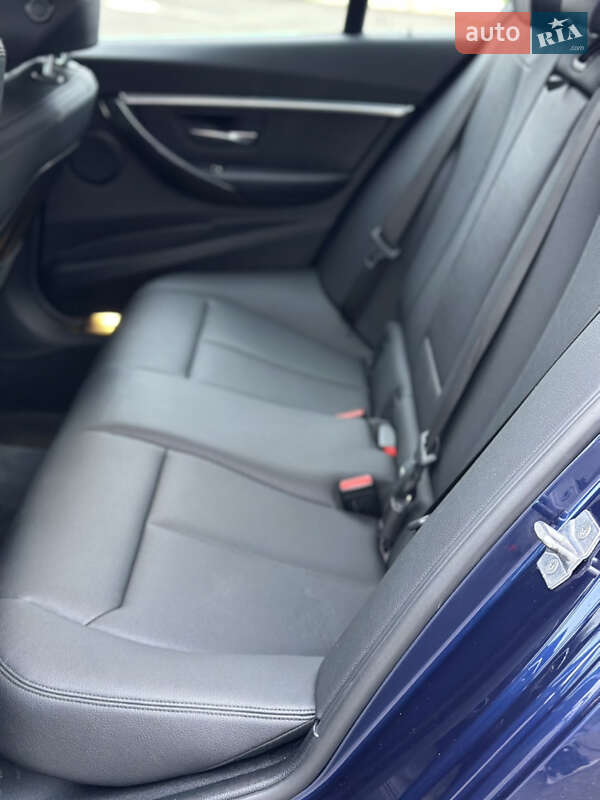Седан BMW 3 Series 2017 в Кривом Роге