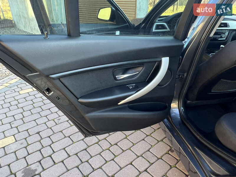 Седан BMW 3 Series 2017 в Косові