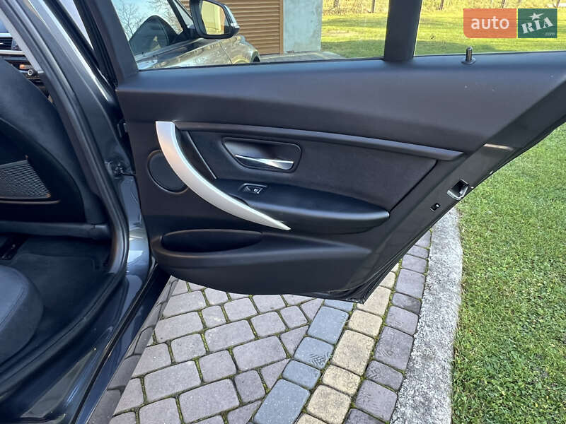 Седан BMW 3 Series 2017 в Косові