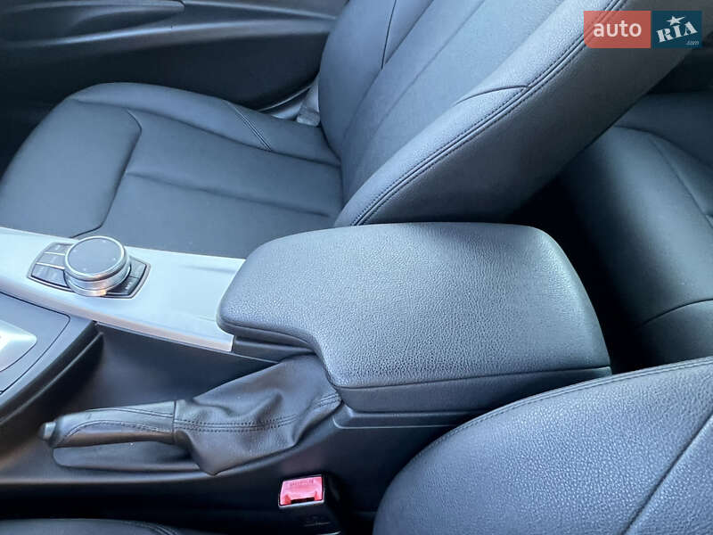 Седан BMW 3 Series 2017 в Косові