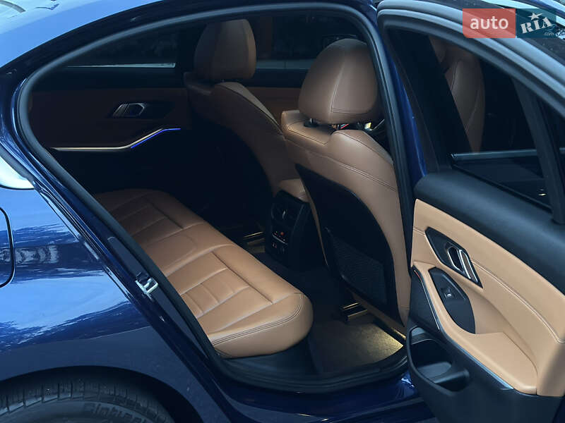 Седан BMW 3 Series 2019 в Киеве