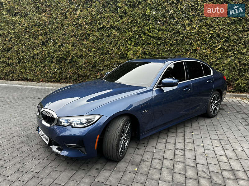 Седан BMW 3 Series 2022 в Луцке