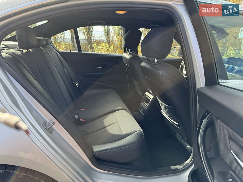 Седан BMW 3 Series 2017 в Хмельницком