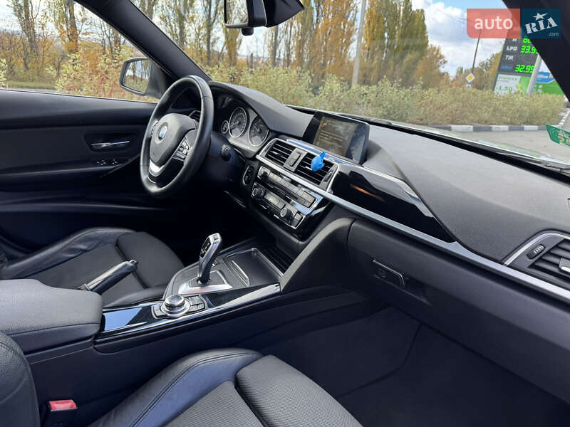 Седан BMW 3 Series 2017 в Хмельницком