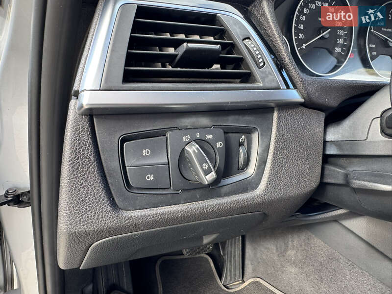 Седан BMW 3 Series 2017 в Хмельницком