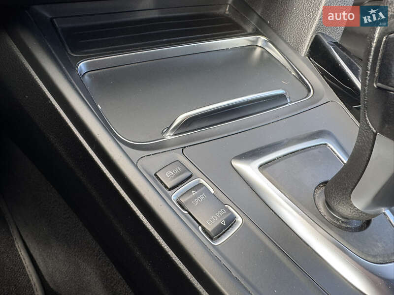 Седан BMW 3 Series 2017 в Хмельницком