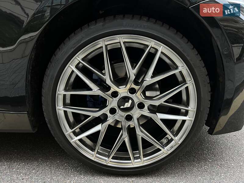 Седан BMW 3 Series 2018 в Киеве