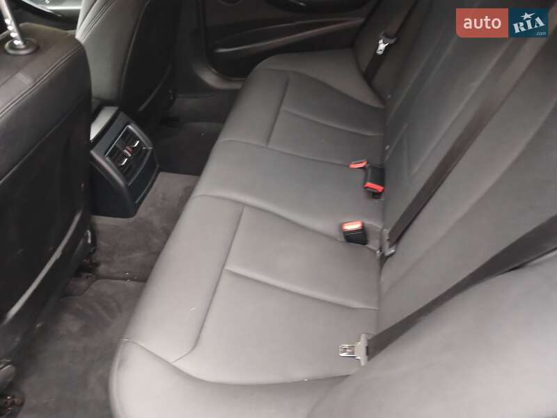 Седан BMW 3 Series 2017 в Киеве