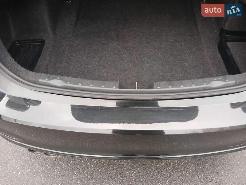 Седан BMW 3 Series 2017 в Киеве