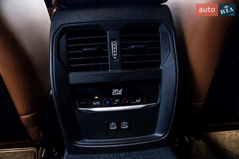 Седан BMW 3 Series 2022 в Львові