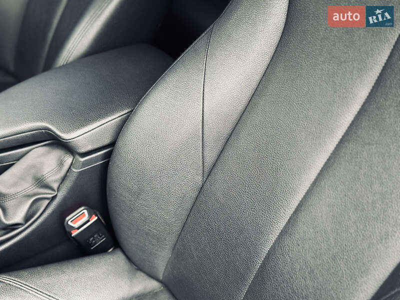 Седан BMW 3 Series 2015 в Кременчуге