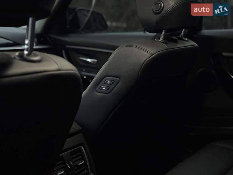 Седан BMW 3 Series 2016 в Новояворовске