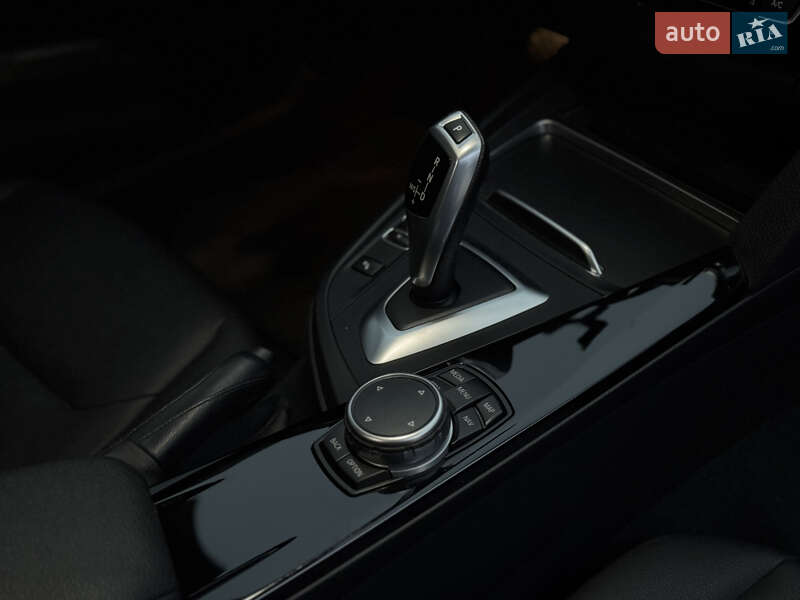 Седан BMW 3 Series 2016 в Новояворовске