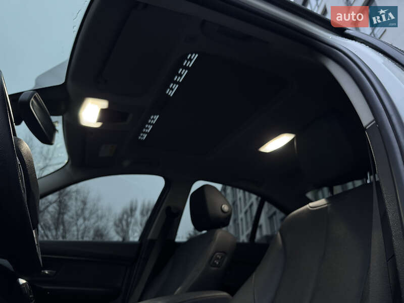 Седан BMW 3 Series 2016 в Новояворовске