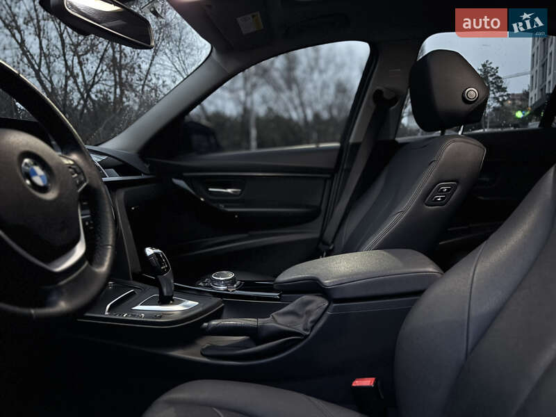 Седан BMW 3 Series 2016 в Новояворовске