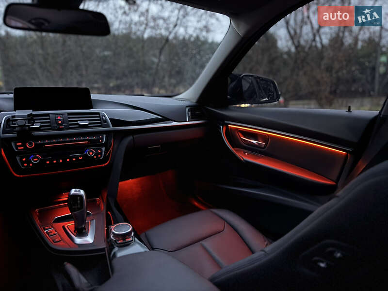 Седан BMW 3 Series 2016 в Новояворовске