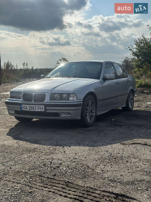 Седан BMW 3 Series 1997 в Сквире