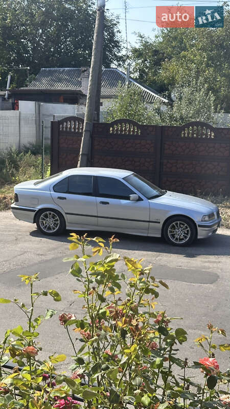 Седан BMW 3 Series 1997 в Сквире