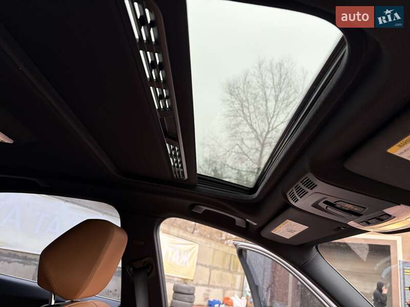 Седан BMW 3 Series 2018 в Киеве